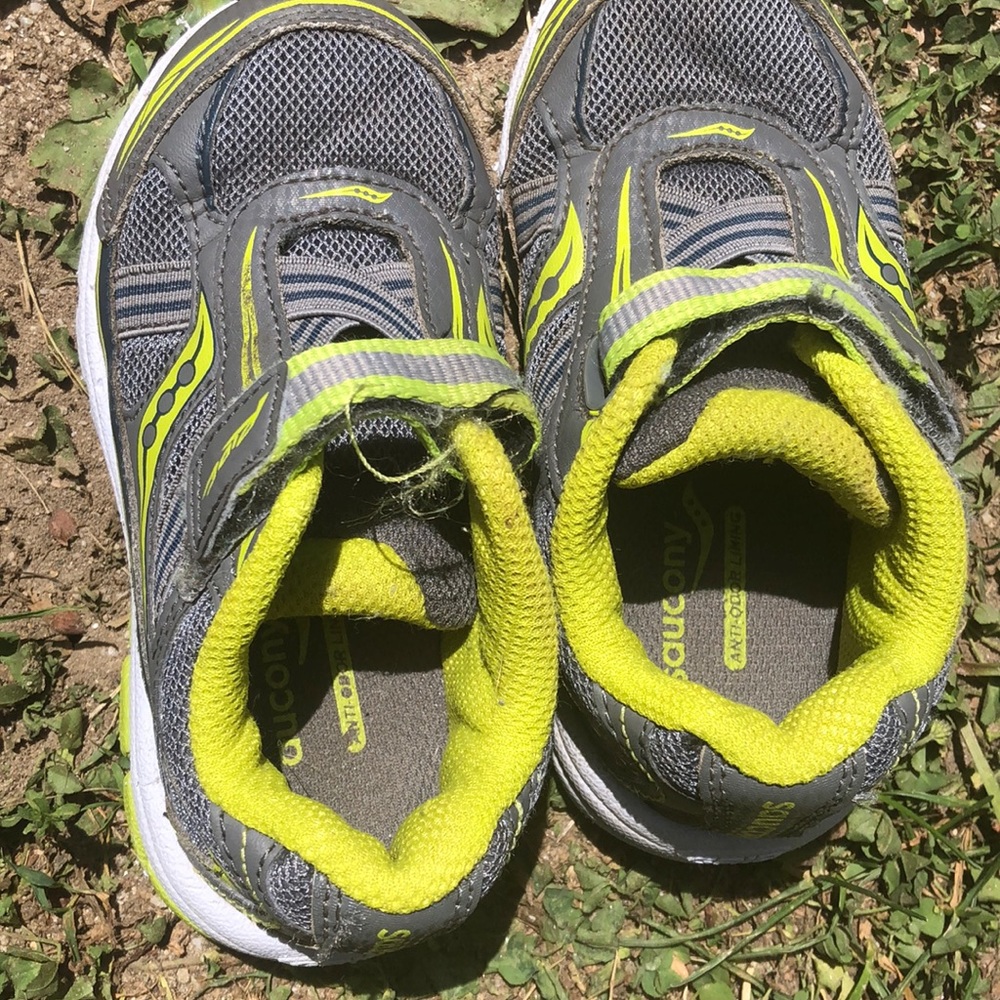 Boys saucony running shoes